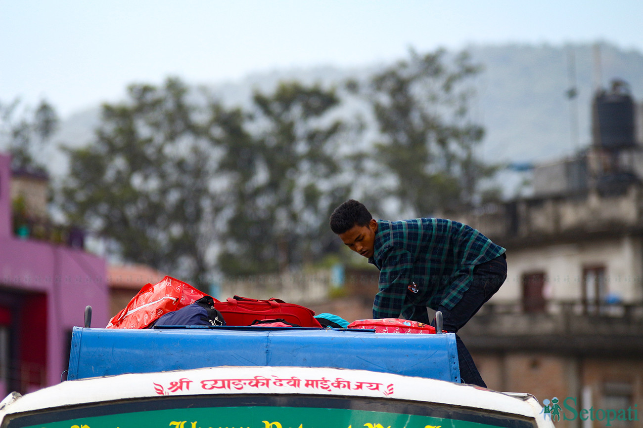 https://www.setopati.com/uploads/shares/2019/01/sujita/Going home in Dashain (1).jpg